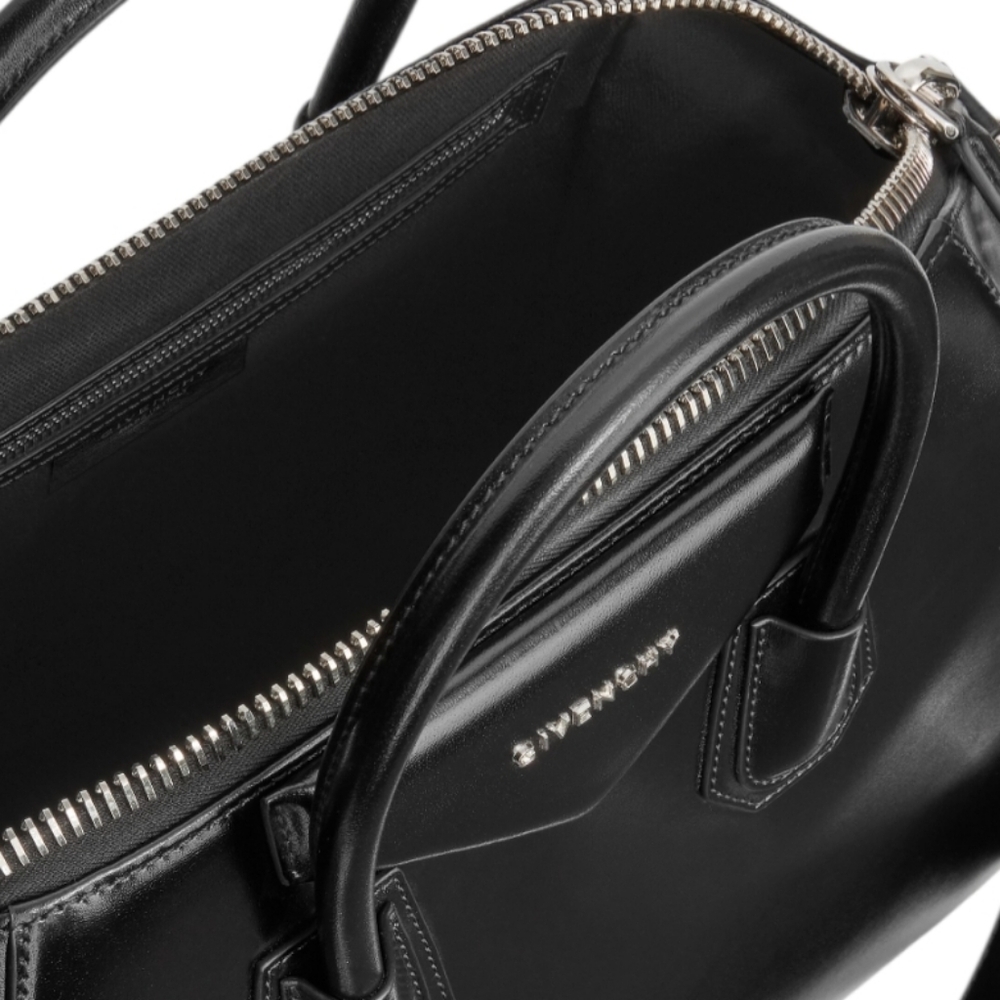 GIVENCHY Medium Antigona Shoulder Bag - Picture 5 of 13